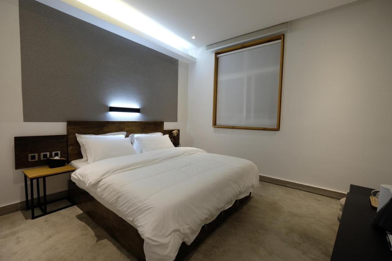 Dali Loft Travelling With Hostel Exterior foto